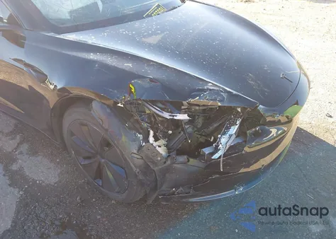 2025 Tesla Model 3 Long Range All-Wheel Drive z USA, uszkodzony, nr VIN 5YJ3E1EB5SF951541